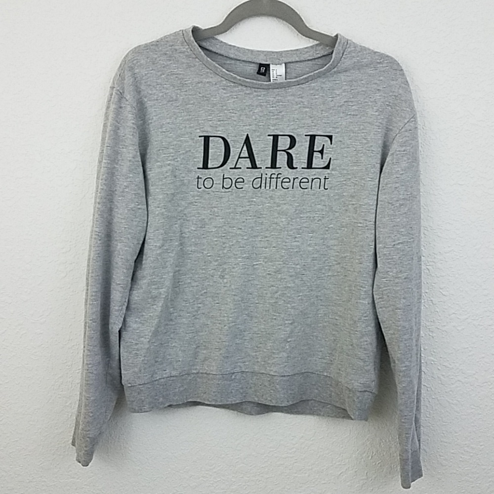 𝅺DIVIDED H&M graphic pullover sweater M crew neck